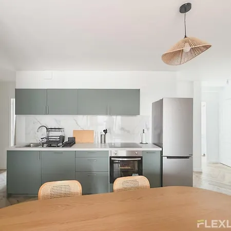 Spacious T7 In 20 Apartment Paris