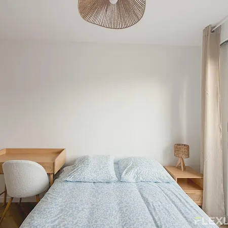 Apartment Spacious T7 In 20 Paris